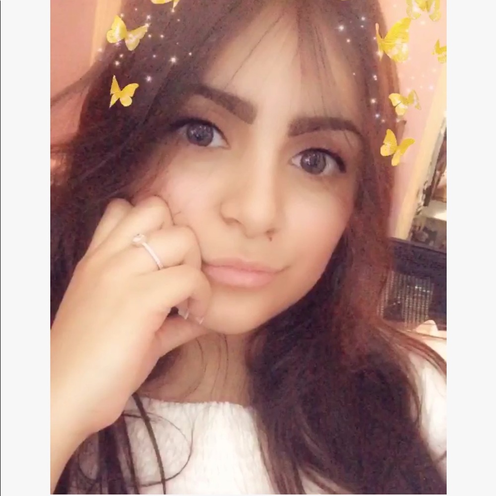 Meet your Posher, Alicia